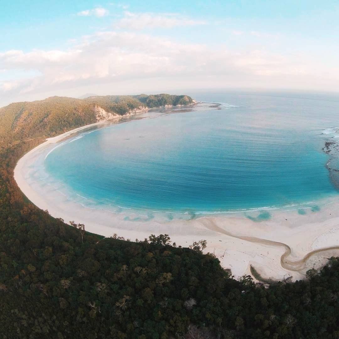 4 Pantai Ajaib untuk Meditasi yang Hanya Ada di Sumba