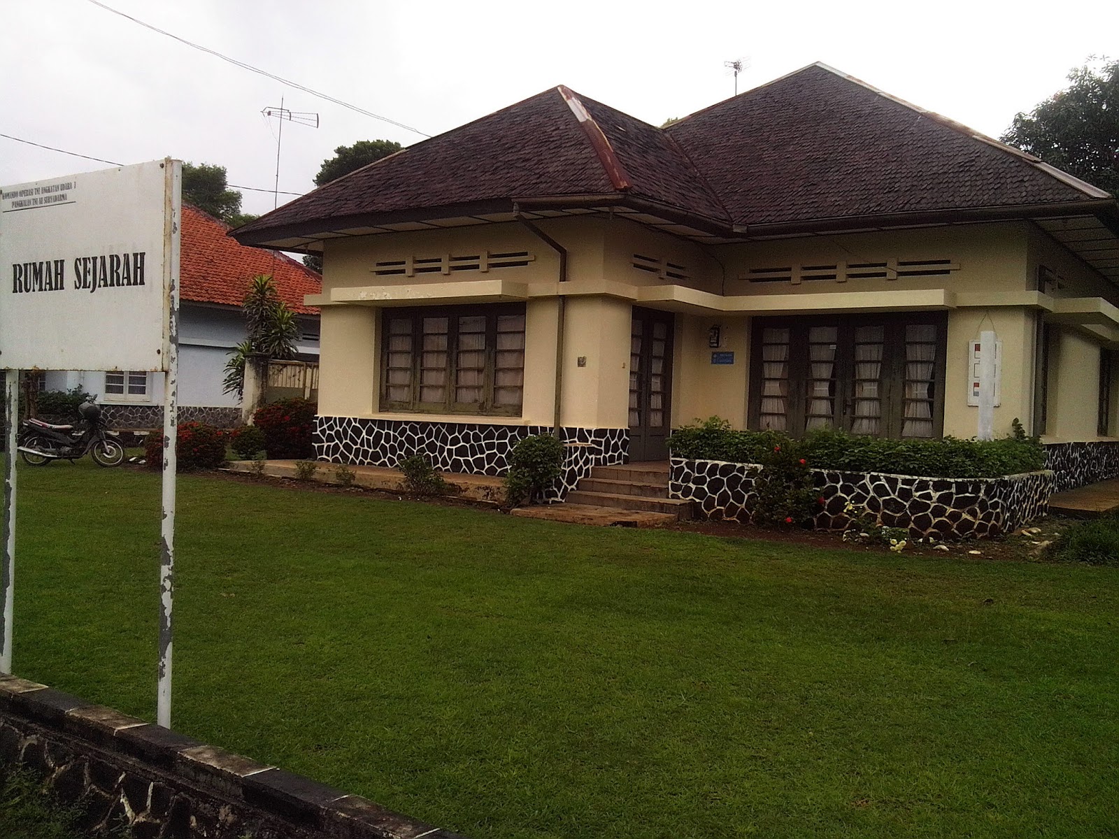 48 Gambar Rumah Minimalis Ala Belanda Inspirasi Terbaru Untuk Anda<script async src=