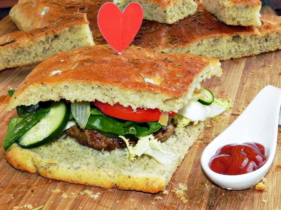 HAMBURGUESA CASERA CON FOCACCIA