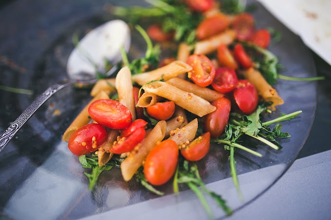 Easy Olive Oil, Tomato and Basil Pasta