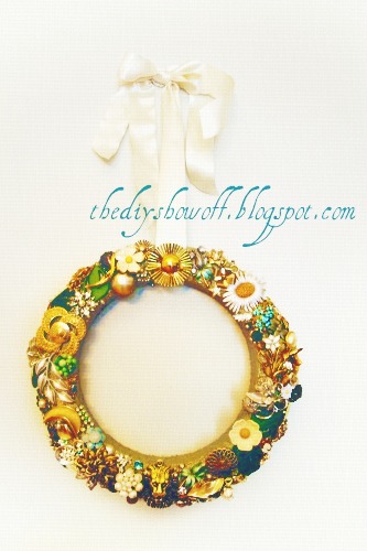 brooch wreath