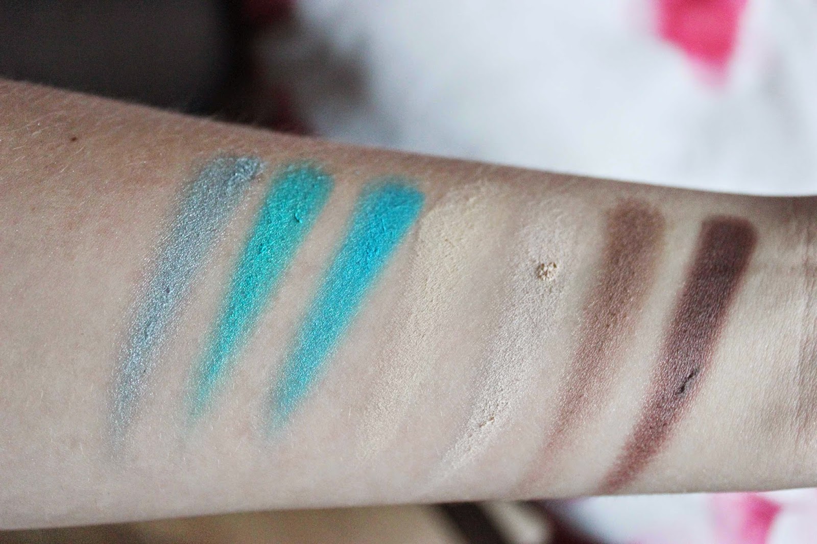 Action MAX & MORE 28 color eyeshadow palette - The Budget Life | Blog ...