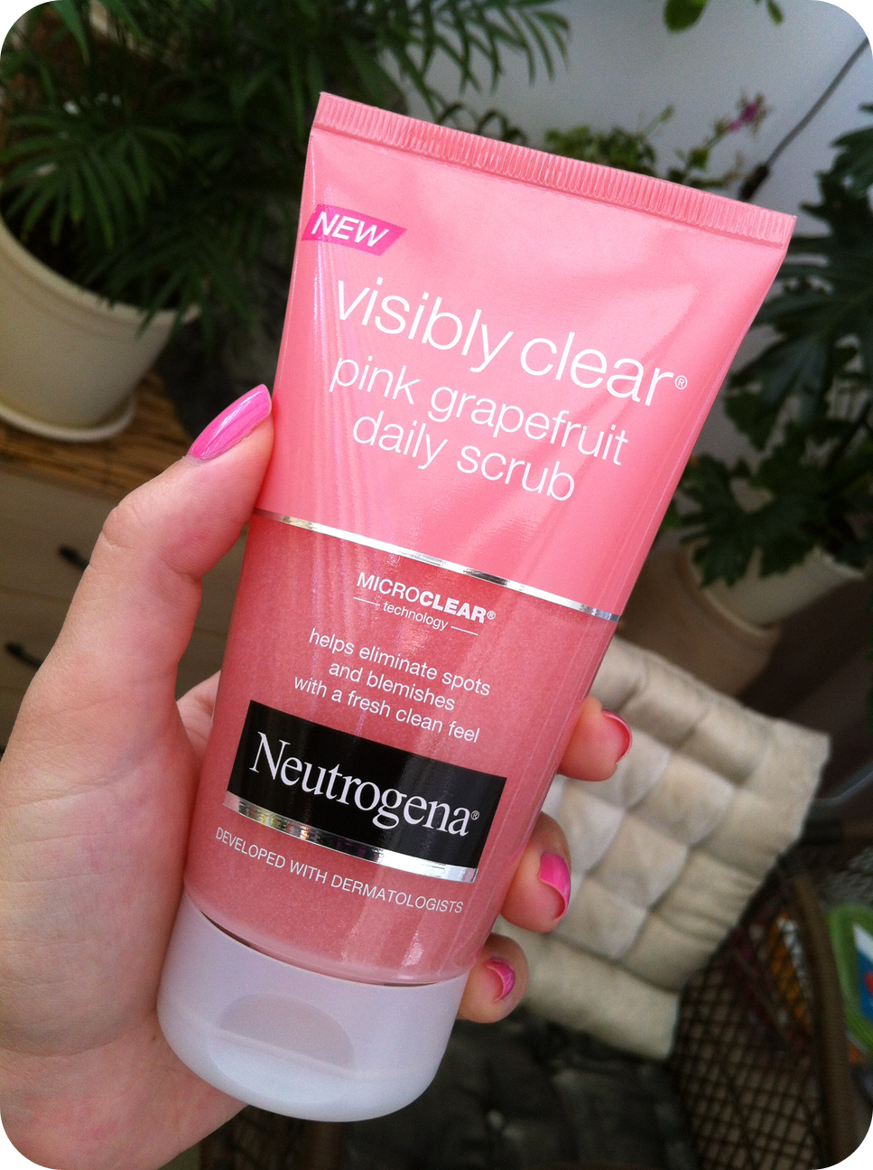 Polina's Blog Neutrogena Pink Grapefruit Daily Scrub Review
