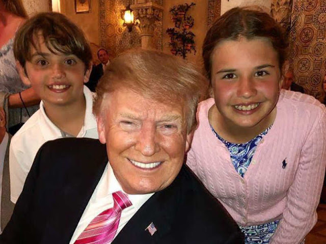 Donald Trump Luangkan Waktu Bersama Cucu di New York Donald Trump Luangkan Waktu Bersama Cucu di New York