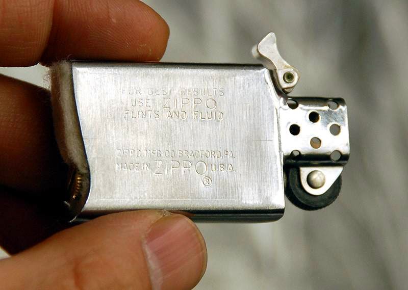 215+3+B%C3%AAn+trong+zippo.jpg