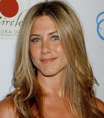 hairstyle-trends-for-oval-face-shaped-women-aniston_face