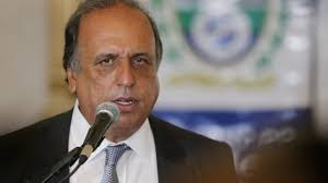 Pezão admite não ter como pagar 13º salário Pezão admite não ter como pagar 13º salário