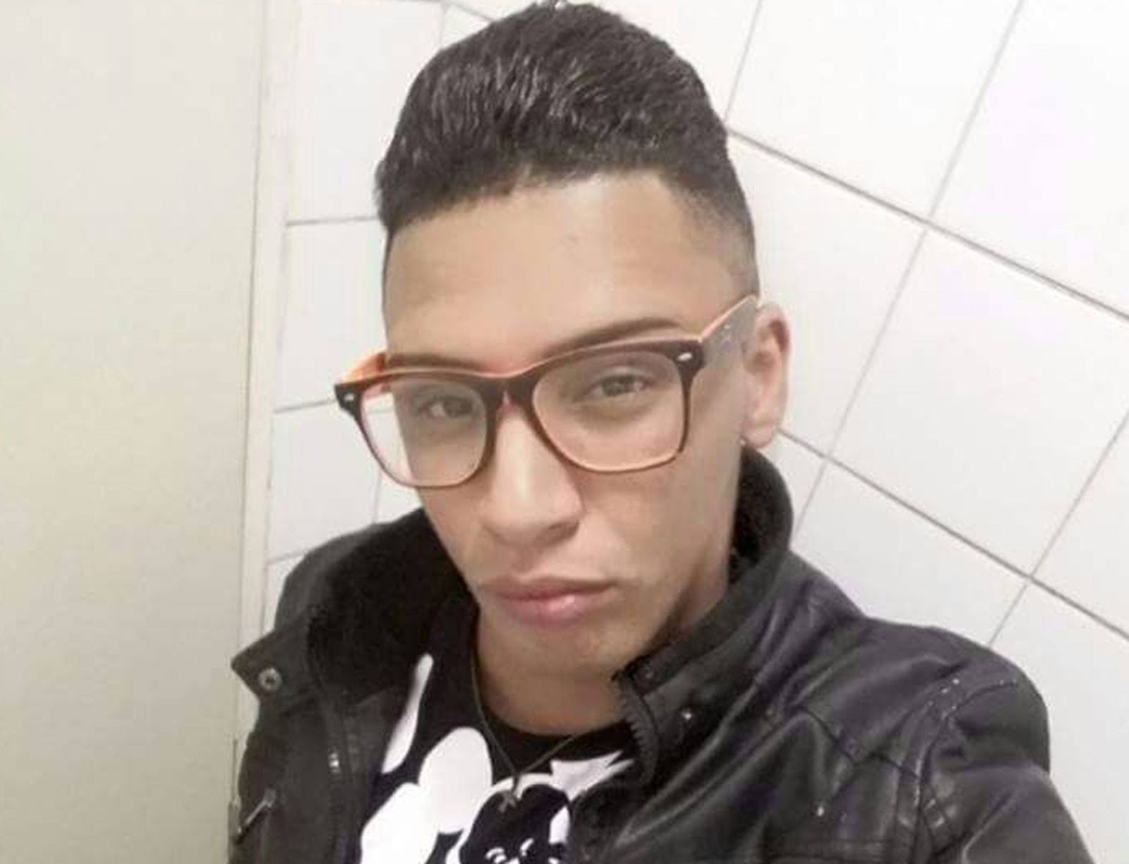 Jovem de 24 anos estava dançando com amigos e foi morto por homofóbico Jovem de 24 anos estava dançando com amigos e foi morto por homofóbico