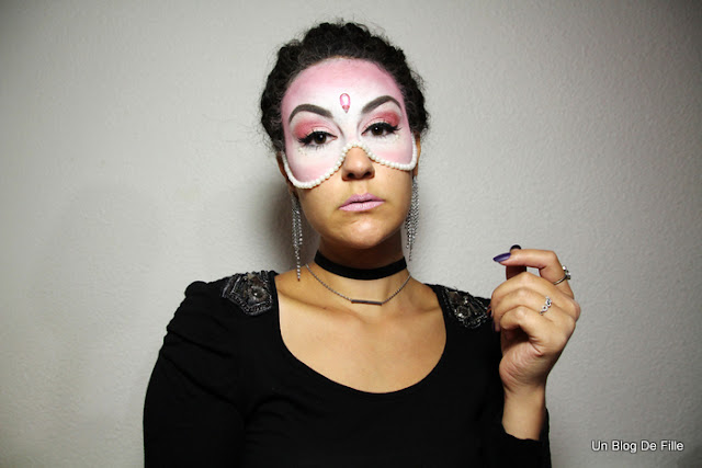 http://www.unblogdefille.fr/2019/03/maquillage-de-carnaval-masque-perles.html