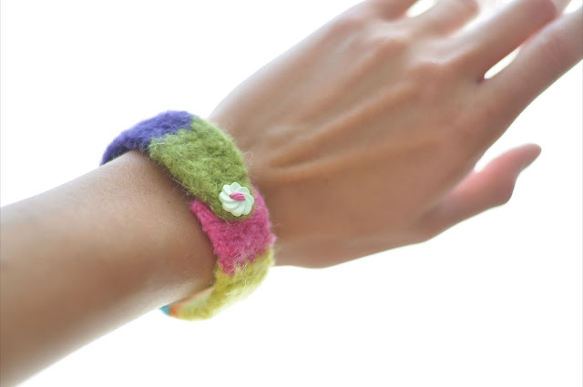 Felted Button Bracelet -- tutorial including quick and simple crochet, felting, buttons and color!