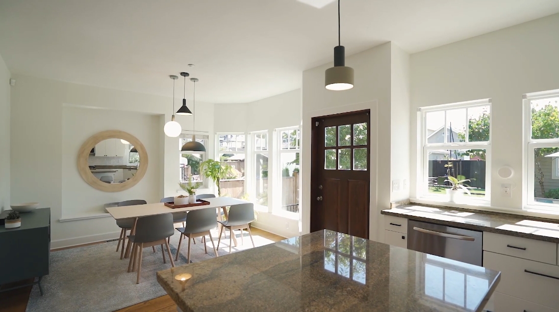 25 Photos vs. North Vancouver Luxury Home Interior Design Tour