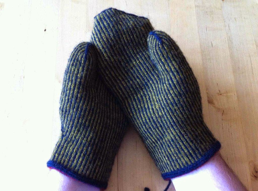 Lappone Striped mittens in twined knitting
