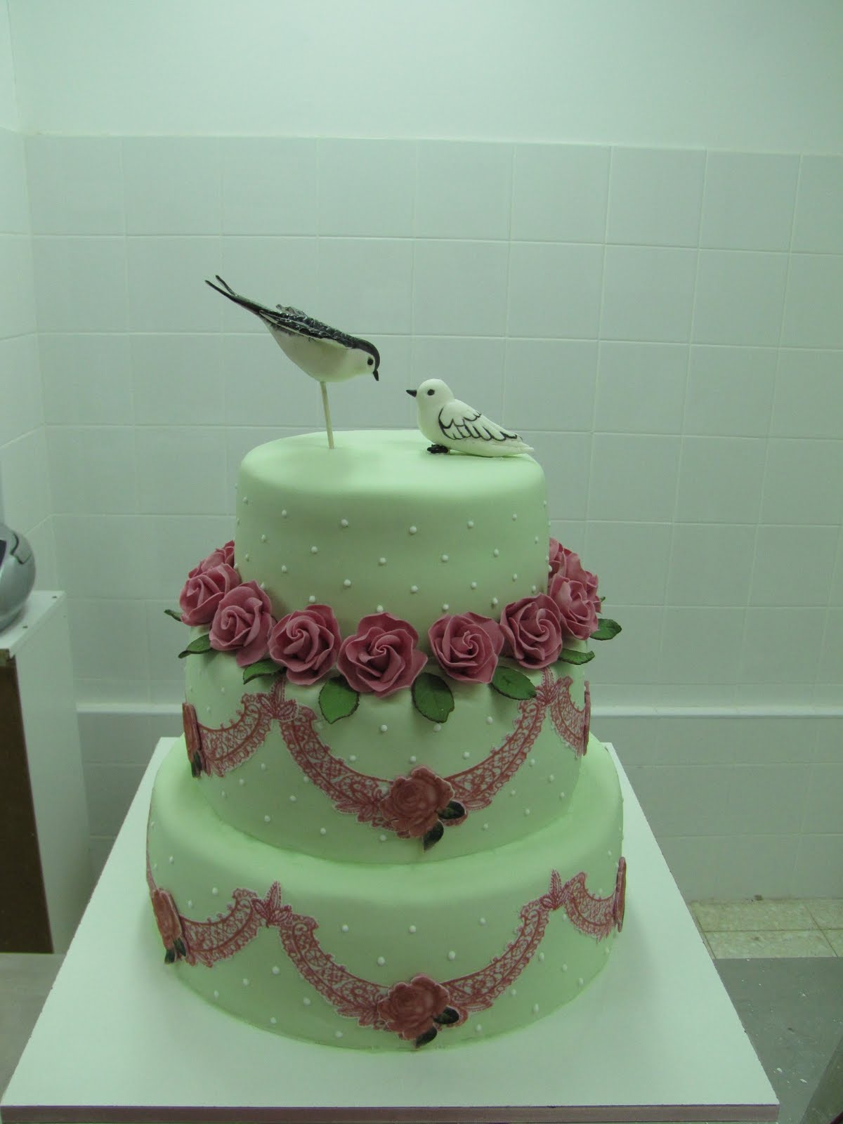 Cake Decorating Blog A GREEN WEDDING CAKE? Are you sure?