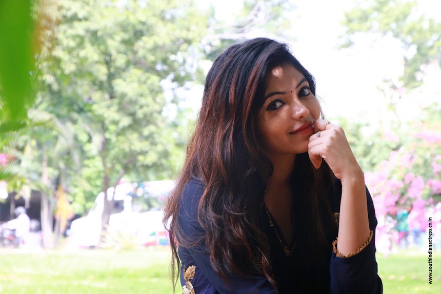 Athulya Ravi photos at Mannar Vagaiyara audio launch