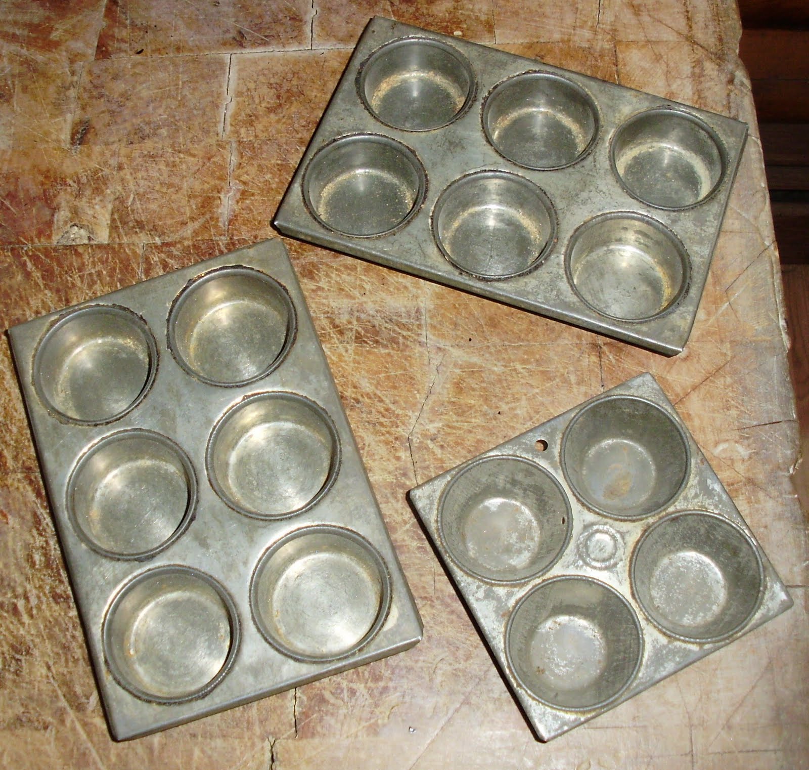 Log Cabin Antiques & Gifts Mini muffin tins