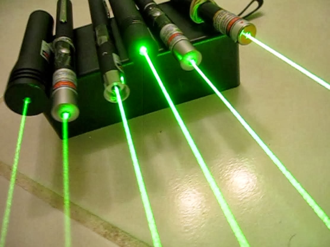 Лазер непрерывной волны. Лазерная указка 1959. Зелёный лазер 200000mw. Импульсный лазерный диод 800нм. Лазерная указка для оптического кабеля до 20 км.