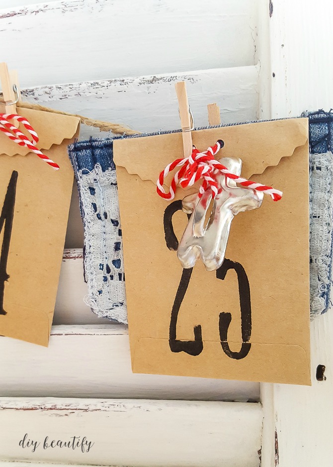 christmas-countdown-advent-from-an-old-shutter-diy-beautify