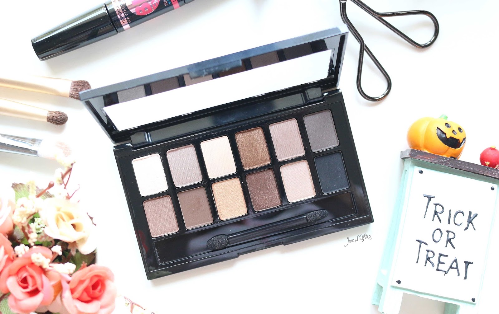 maybelline, the nudes, palette, eyeshadow, review, swatch, drugstore, maybelline the nudes, eyeshadow palette, beauty, makeup