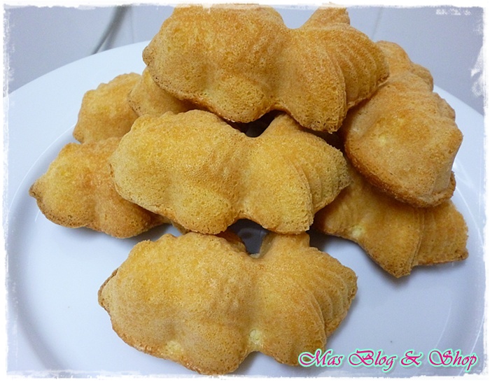 Asal Usul Kuih Bahulu  Kuih bahulu is another popular chinese lunar