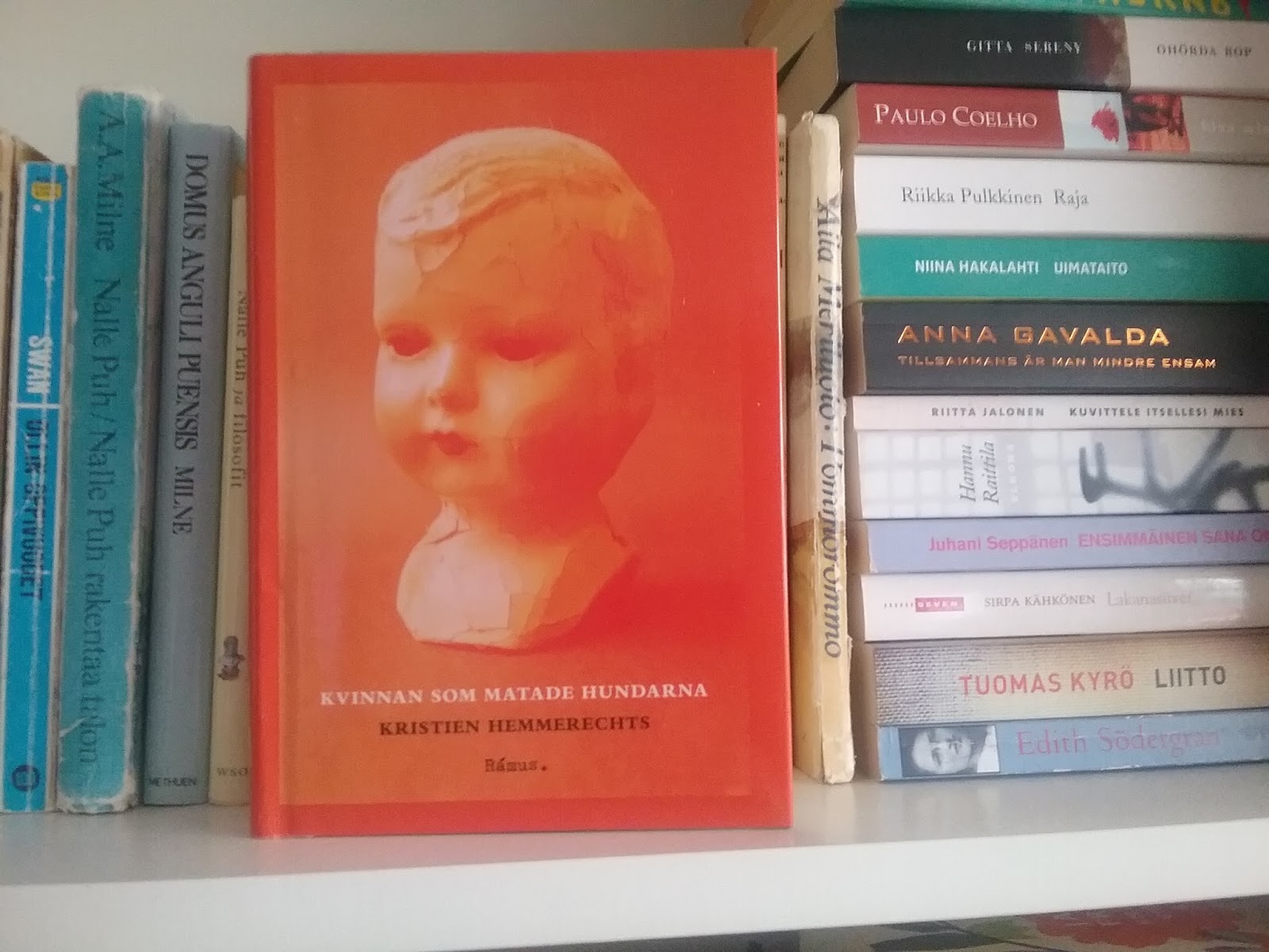Kristien Hemmerechts: Kvinnan som matade hundarna (2015)