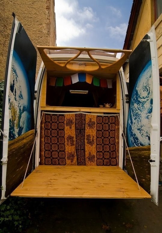 An extra panel in the rear provides some extra space as well. - Amazing Off-Grid Traveling Home Was Made Out Of An Old Van… Wait Till You See The Inside.
