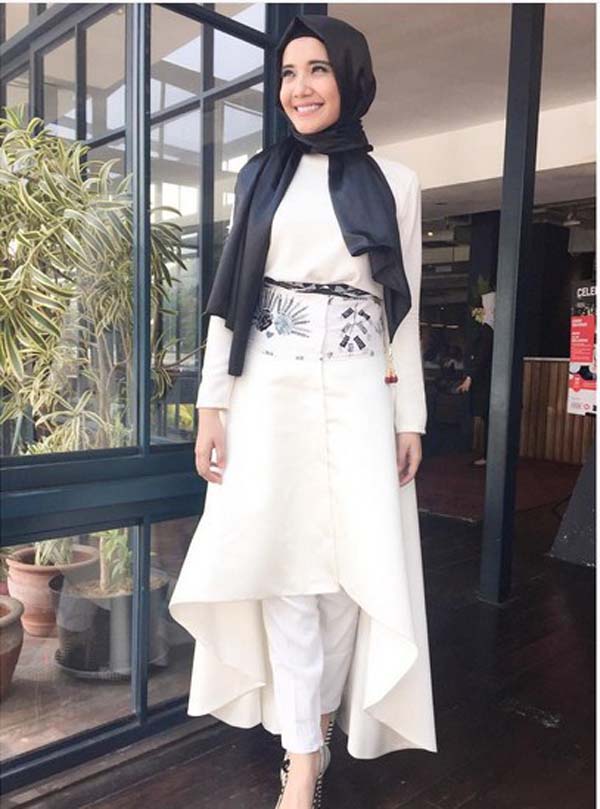 Kreasi hijab Warna Putih Ala Zaskia Sungkar Tutorial Hijab