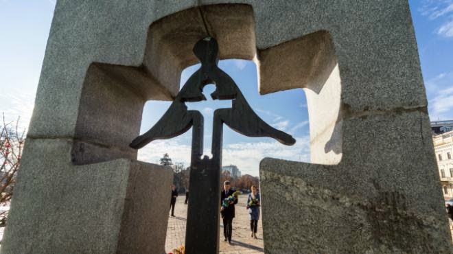 22 ноября в Украине прошли траурные церемонии в память о жертвах Голодомора – геноцида украинского народа, совершенного большевиками в начале 30-х годов. 