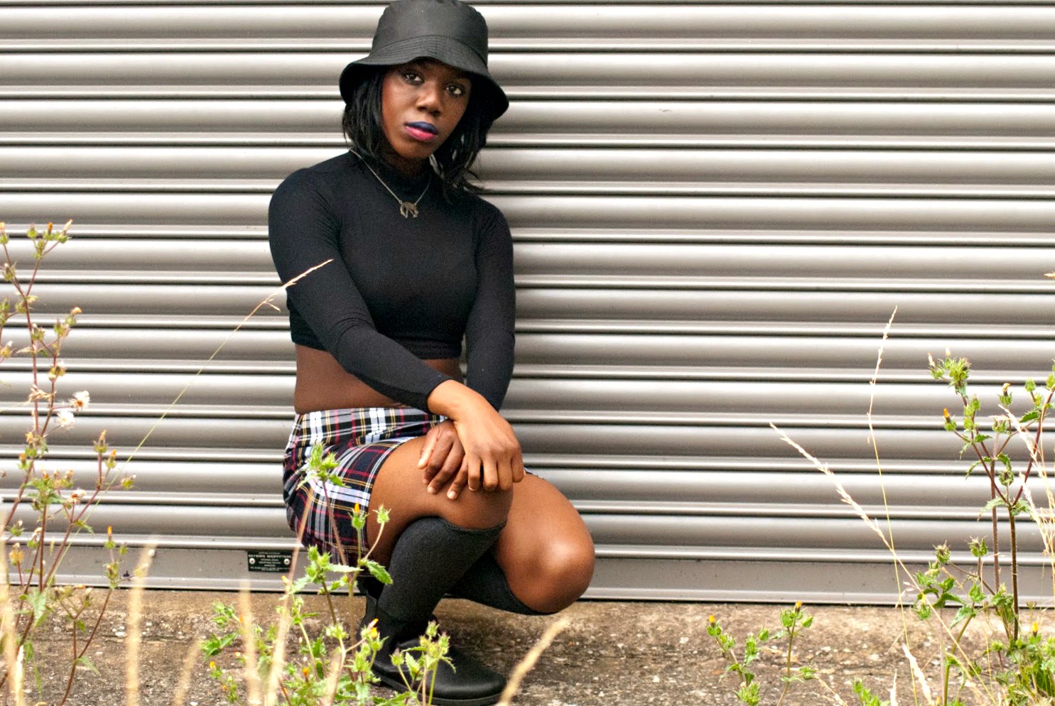 A Preppy 90's Boohoo Revival, Boohoo Skirt, Boohoo plaid skirt, 90's style, 90's fashion, bucket hat, Missguided ribbed crop top, 100 Ways to 30 UK fashion & lifestyle blog, fashion blogger, street style