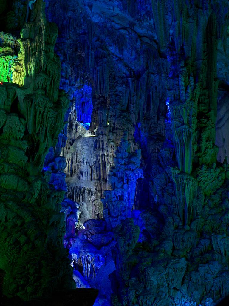 Timpanogos+Cave+with+lights.jpg