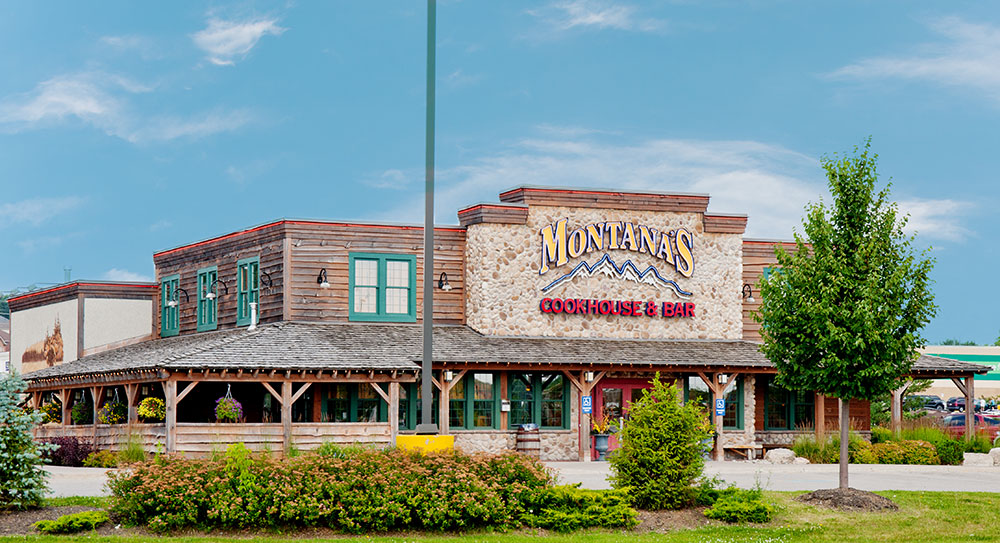 Montana's road house/steakhouse restaurant with it's large outdoor porch area, Westridge area, Orillia.