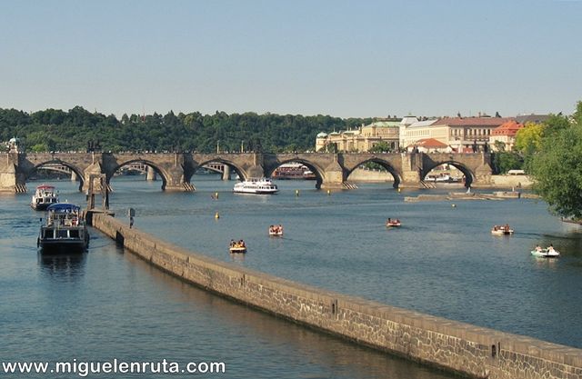 Puente-Carlos-Río-Moldava