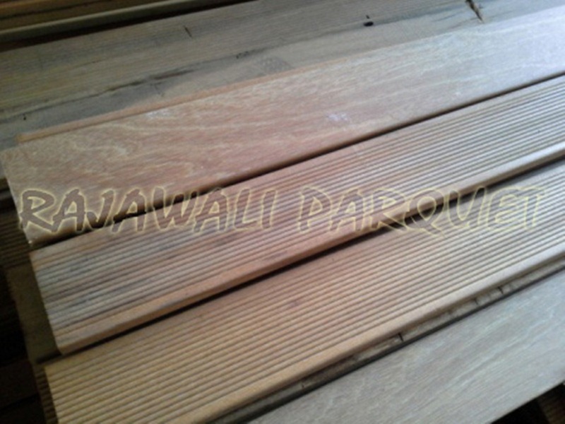 Apakah Ada Kayu Untuk Lantai Di Taman ? - Jakarta Parquet