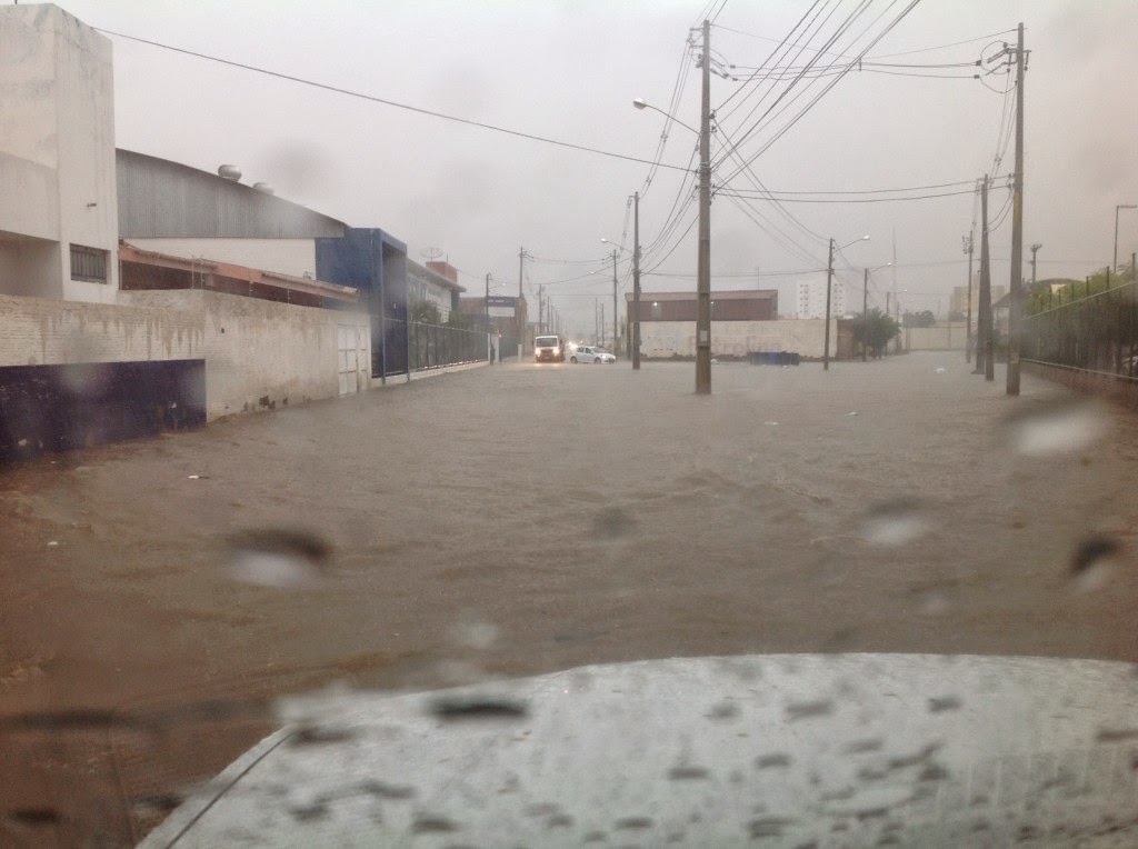 CHOVE MUITO EM PETROLINA, DEFESA CIVIL JÁ RECEBEU ALGUNS CHAMADOS