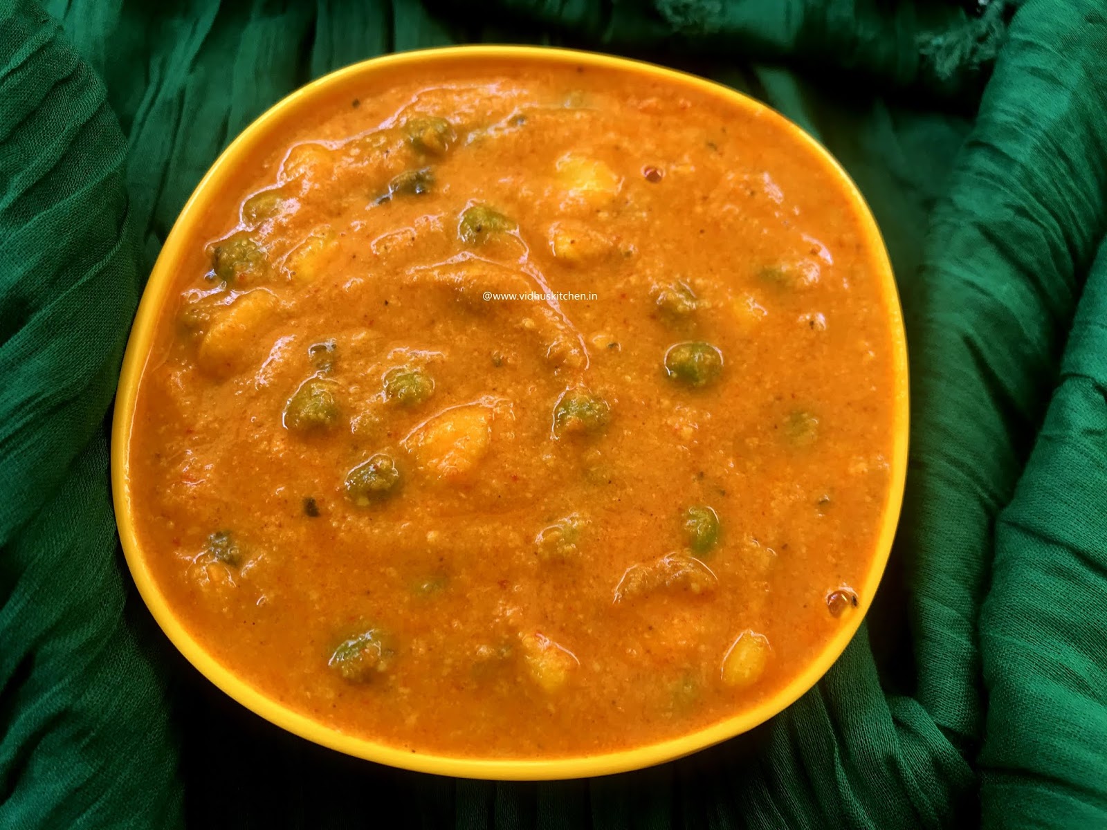 Vidhu's kitchen Quick Green peas & Corn Curry Side dish for Roti