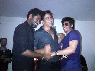 Shah Rukh parties with Rowdy Rathore team Akshay,Sonakshi and Prabhudeva