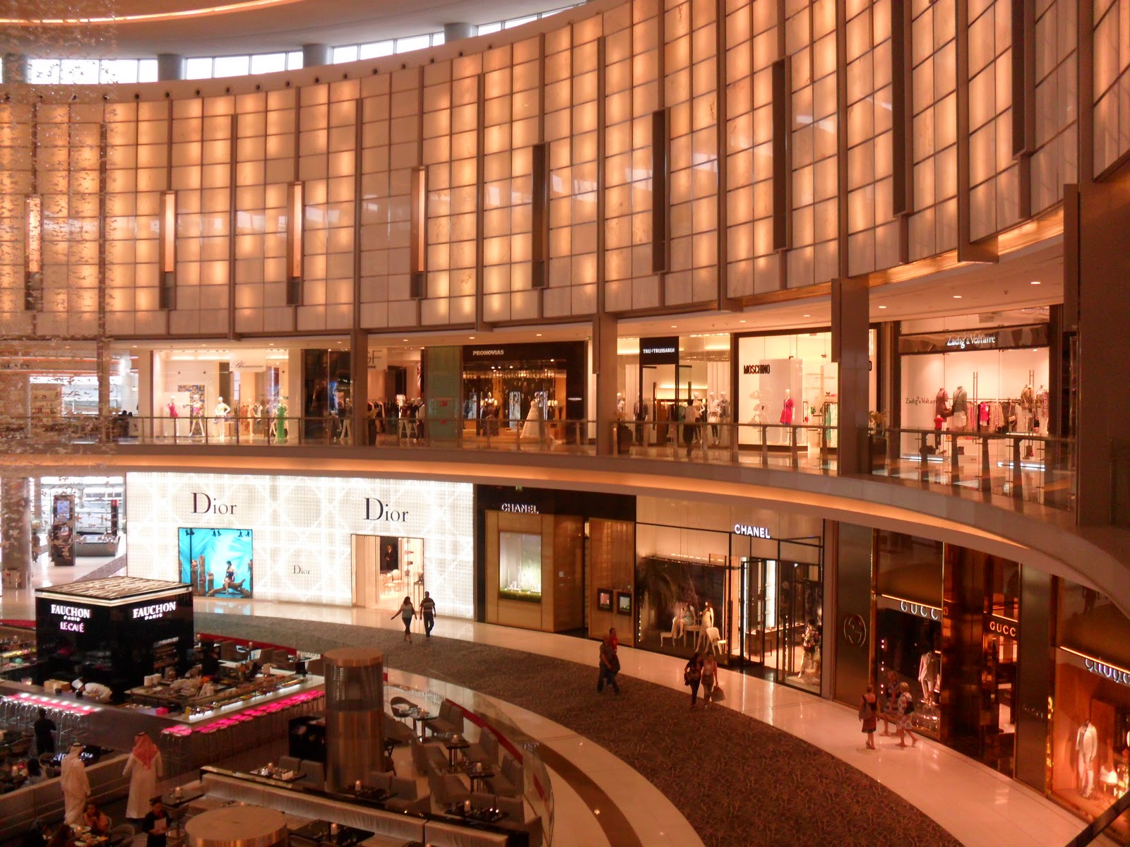 Дубай молл список магазинов. Dubai Mall Дубай. Мультибренд Дубай Молл. Nintendo Dubai Mall. Астана Dubai Mall.