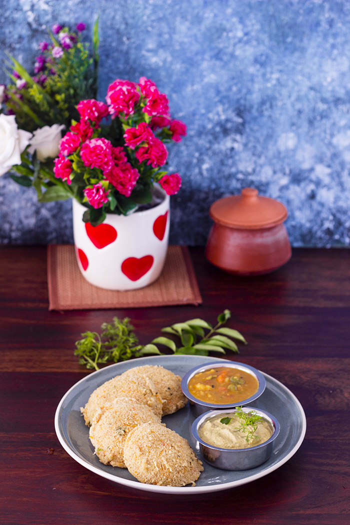 steamed idli made from oats, instant oats idli