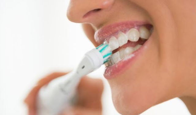  Saat menyikat gigi apakah terkadang anda tidak sengaja menelan pasta gigi anda Pasta Gigi tidak Sengaja Tertelan? Berikut 6 Bahayanya