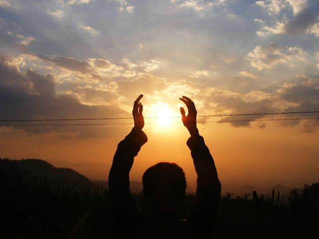 Bagaimana Kita Hanya Duduk Diam, Sementara Semua Terus Berlalu, Sadarkah?