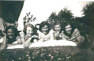 Dow Harper and sisters