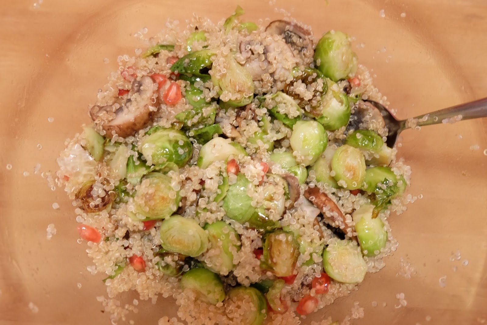 Quinoa-Rosenkohl-Champignon-Salat