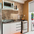 Confira 15 soluções para separar cozinha e lavanderia!
