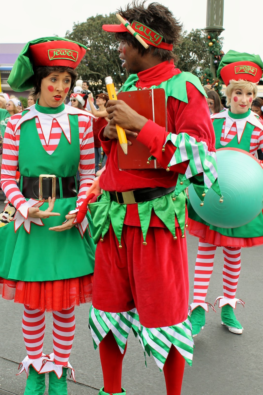 Unofficial Disney Character Hunting Guide Disney Christmas Parade Taping