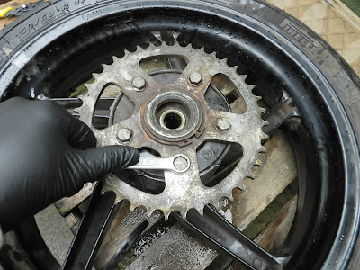 Aprilia RS 125 Rear wheel and Chain and sprocket removal replacing - how to change