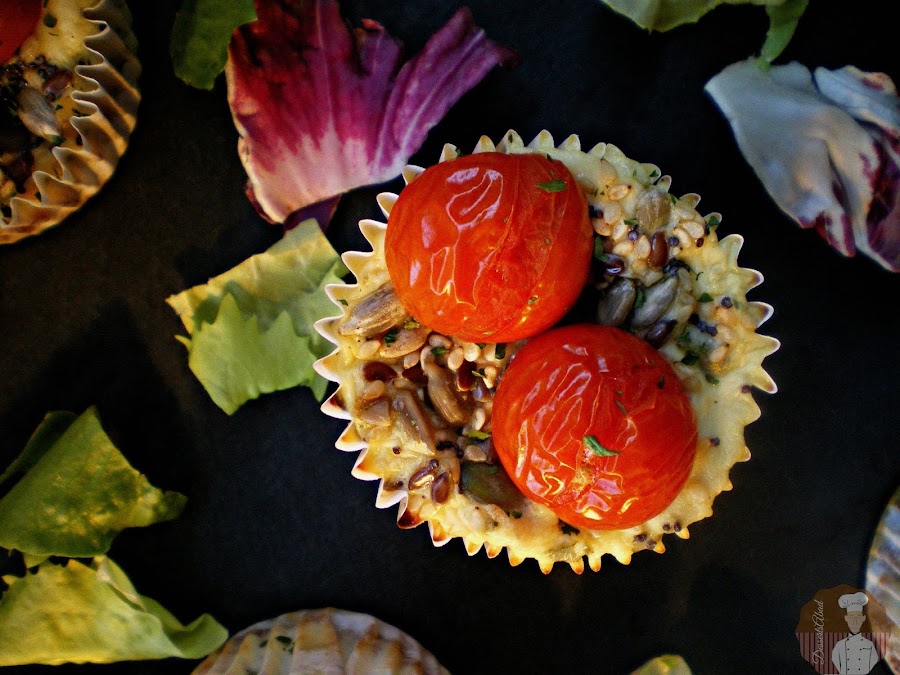 Muffins de pan integral, queso y tomate