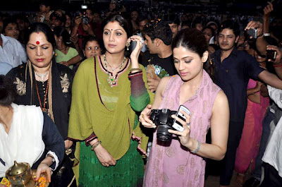 Shilpa Shetty, Raj Kundra and Shamita at Ganpati visarjan