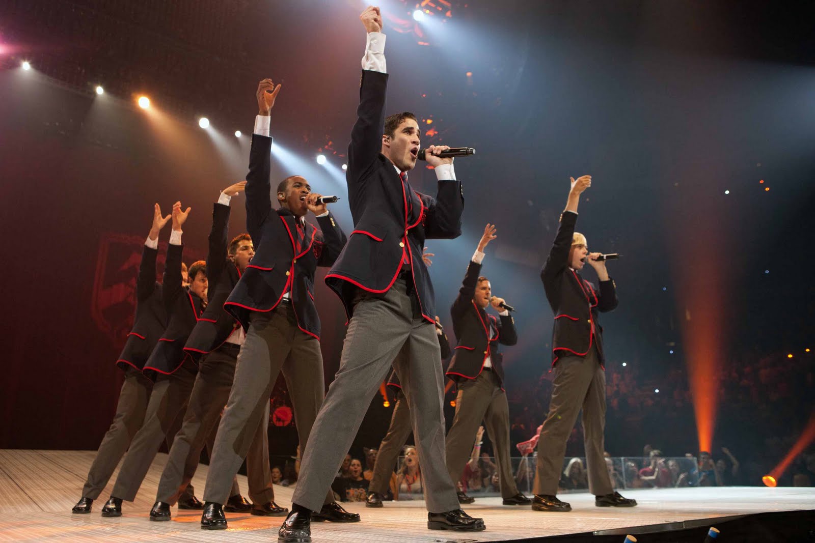 Концерт в 7 часов. Glee 3d живой концерт.