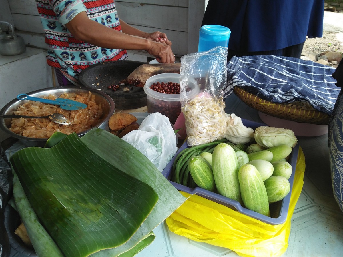 Makanan Khas Cikoneng yang Mulai Terlupakan: Memulihkan Warisan Kuliner