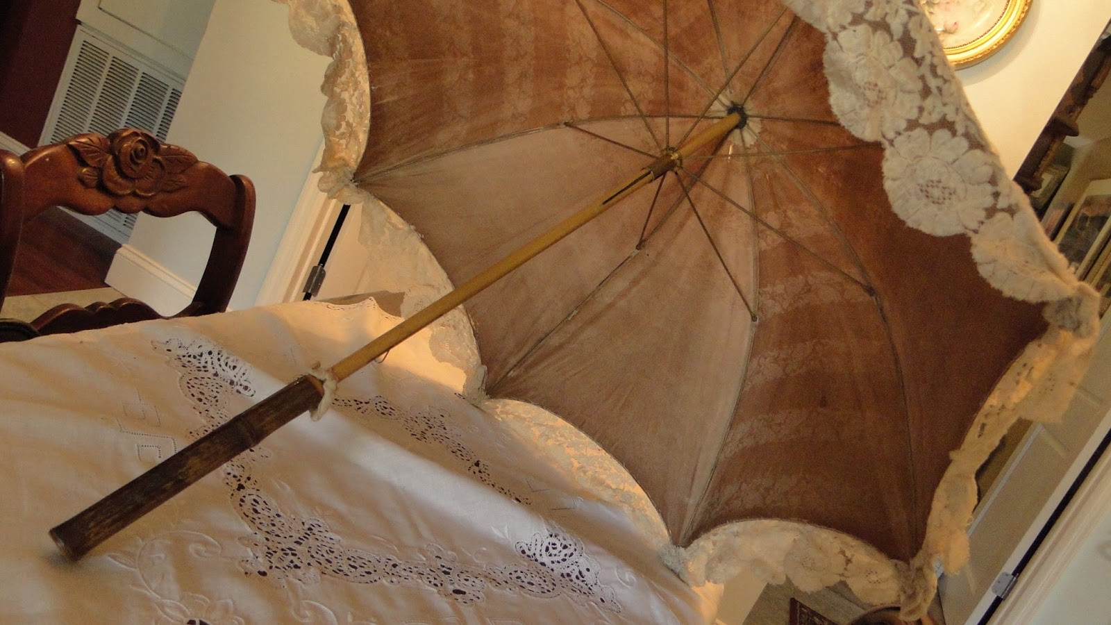 The Quintessential Victorian Emma's WorldParasols!