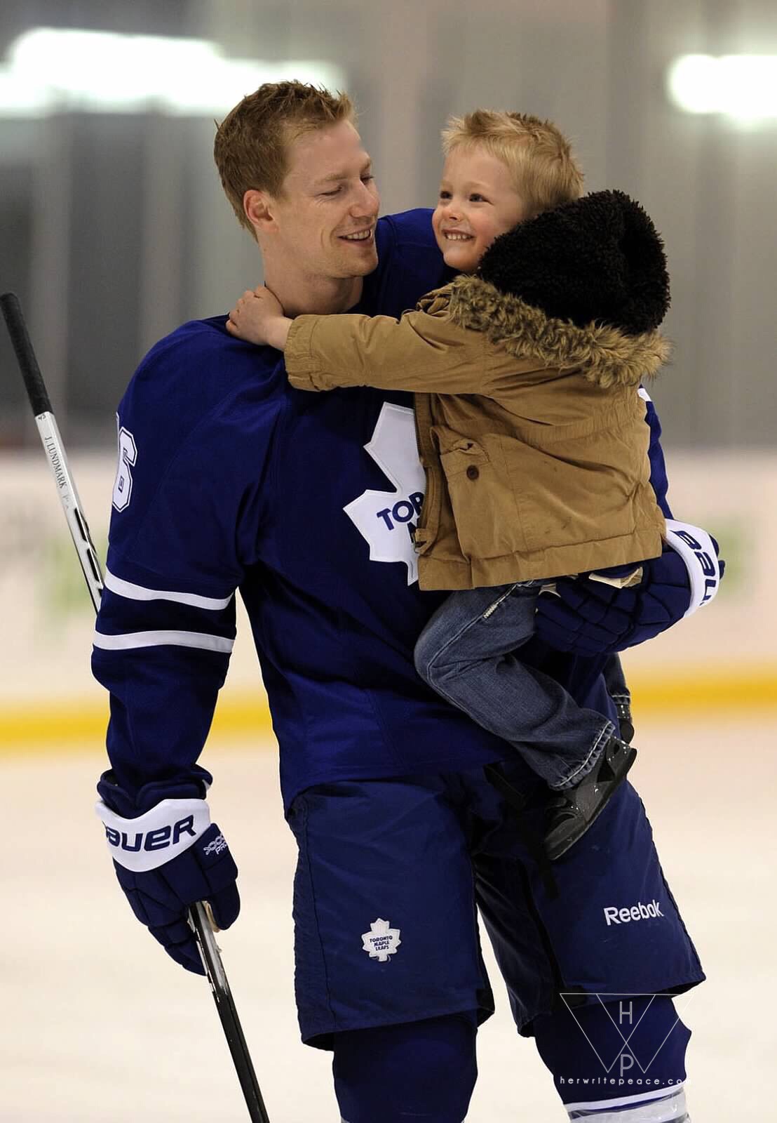 Doing it Right The Life of a Hockey Wife ERICA LUNDMARK ⋆ Her Write Peace